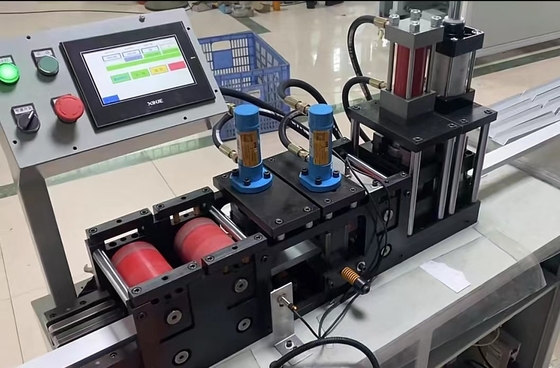 एल्यूमिनियम प्रोफाइल फ्रेम कॉर्नर कटर 380V माइक्रो कंप्यूटर नियंत्रण