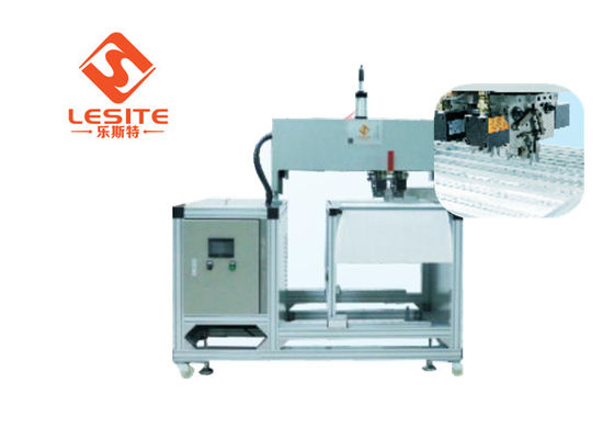 1.6KW उच्च परिशुद्धता अर्ध स्वचालित Riveting मशीन आसान संचालन